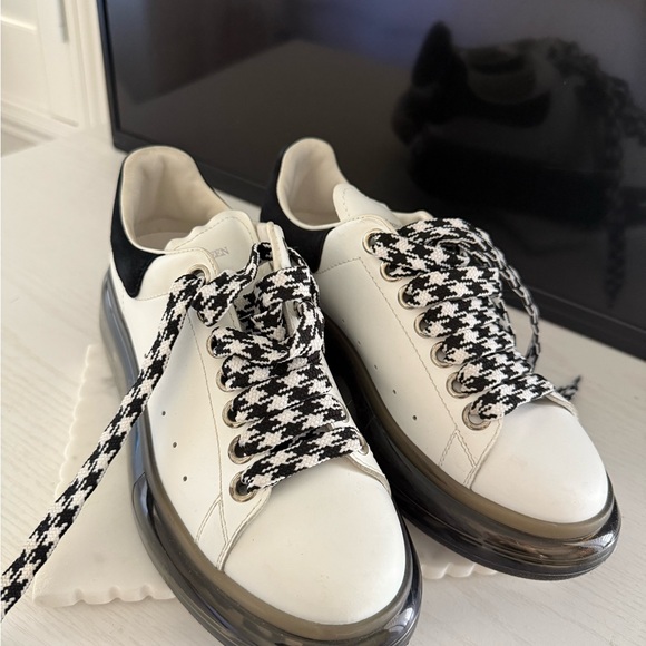 Alexander McQueen White Leather Sneakers with Black Houndstooth Detail - Picture 5 of 5